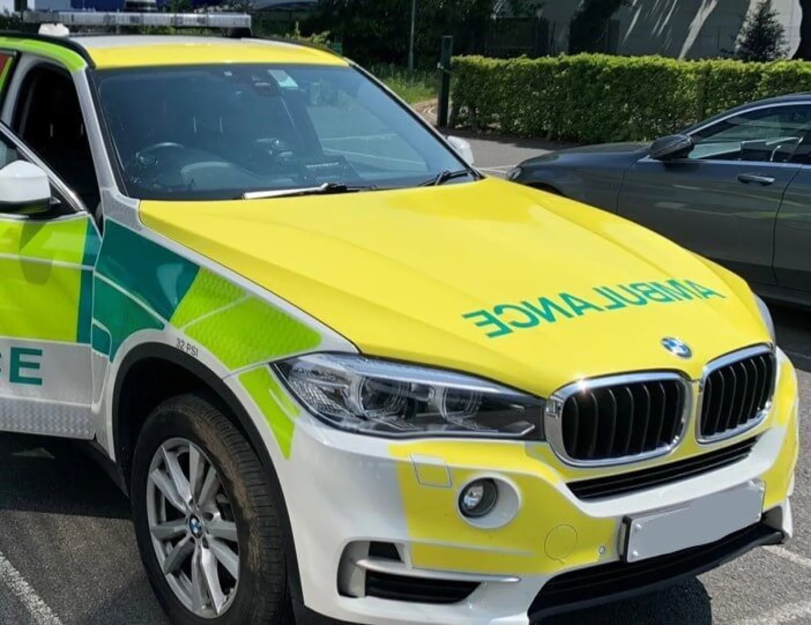 Ambulance BMW Side