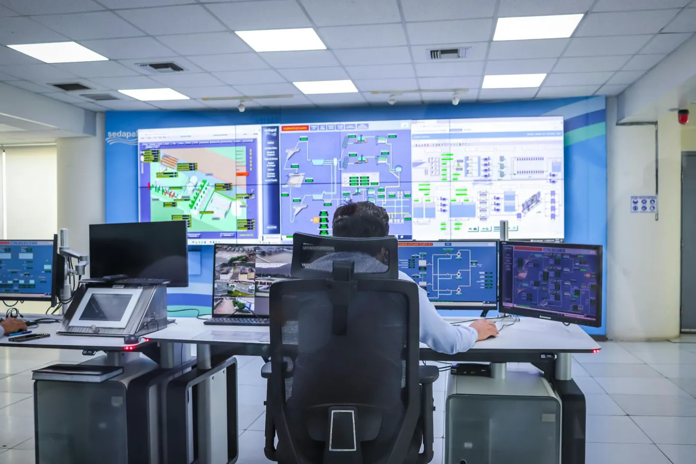 Transport control room managing communication systems