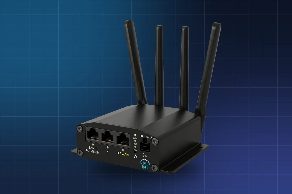 iPTT 4G router with four external antennas and LAN 1-3 / WAN ports, ready for plug-and-play deployment on construction sites